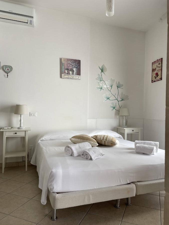 Book And Bed Bed & Breakfast Maglie Exterior foto