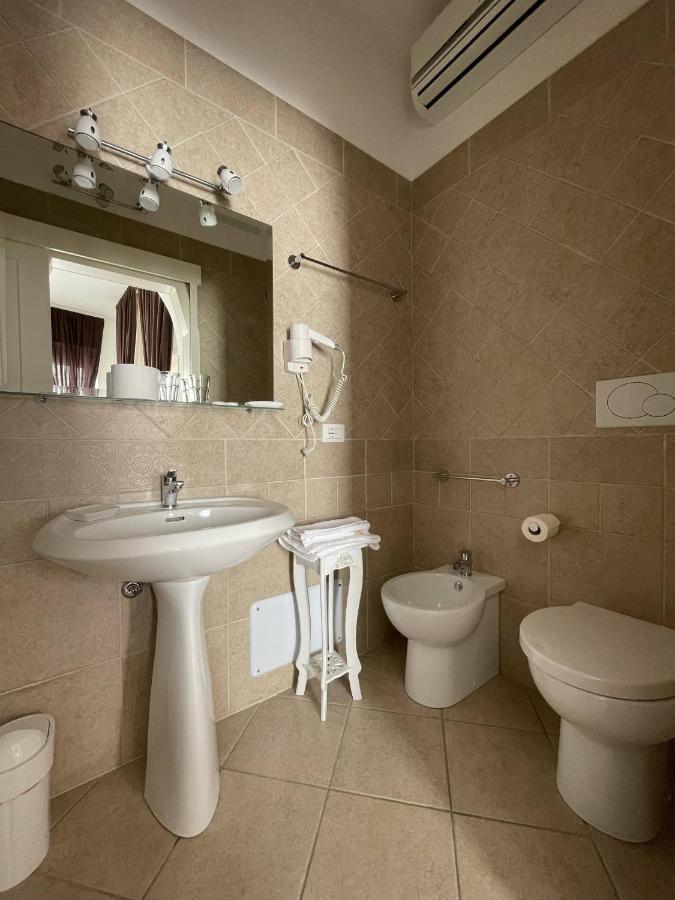 Book And Bed Bed & Breakfast Maglie Exterior foto