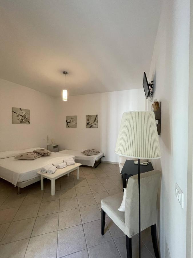 Book And Bed Bed & Breakfast Maglie Exterior foto