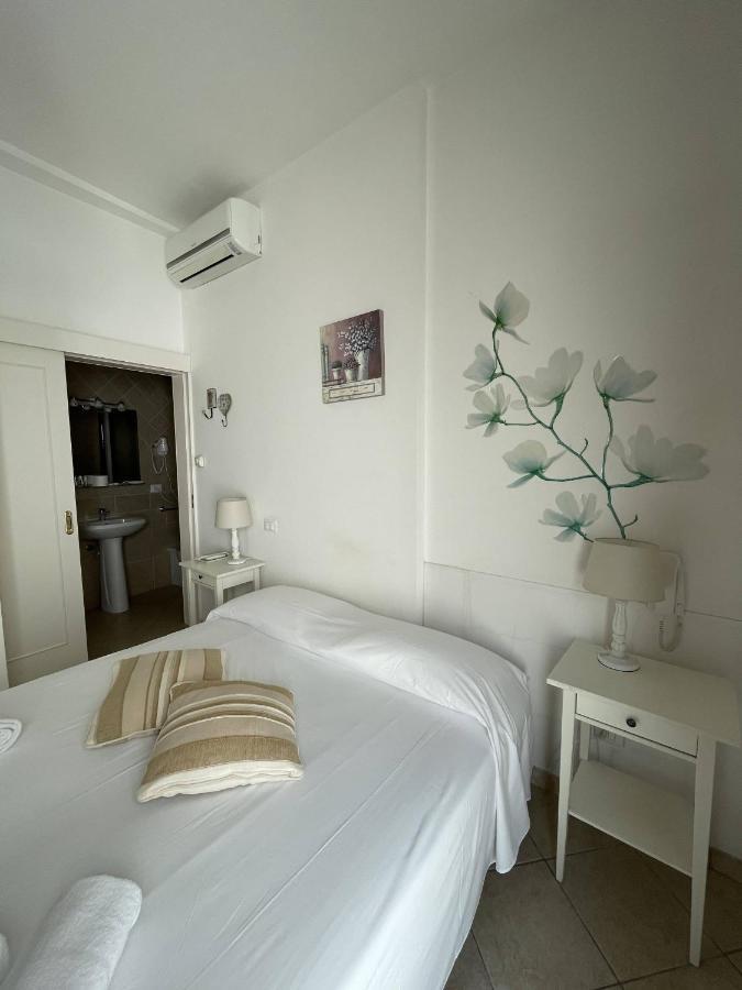 Book And Bed Bed & Breakfast Maglie Exterior foto